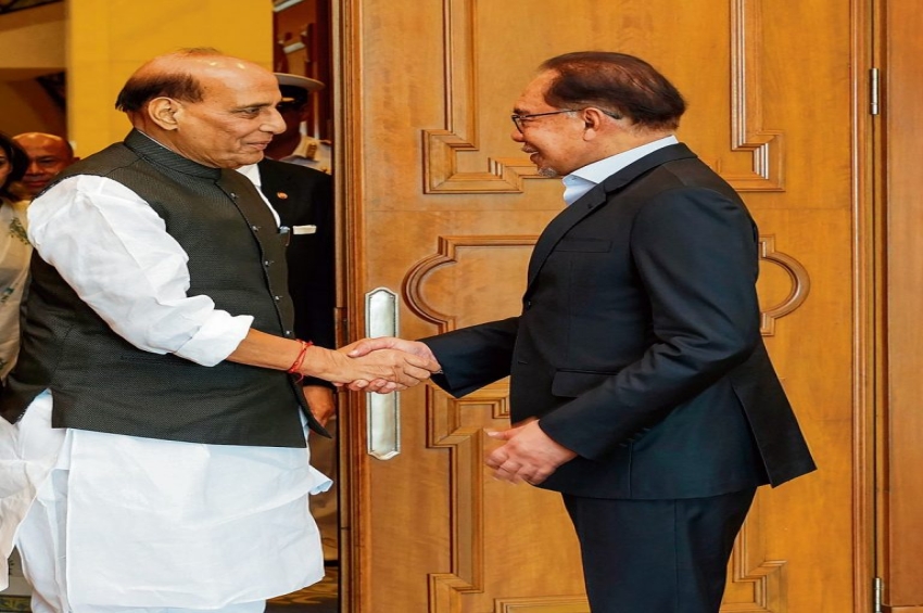 ਰਾਜਨਾਥ ਸਿੰਘ ਵੱਲੋਂ ਮਲੇਸ਼ੀਆ ਦੇ ਪ੍ਰਧਾਨ ਮੰਤਰੀ ਨਾਲ ਮੁਲਾਕਾਤ