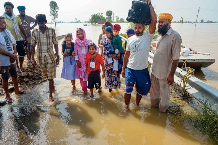 ਹੜ੍ਹ: ਫ਼ਿਰੋਜ਼ਪੁਰ ਤੇ ਫ਼ਾਜ਼ਿਲਕਾ ਦੇ ਕਈ ਪਿੰਡ ਖਾਲੀ