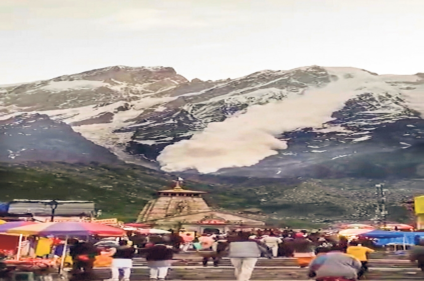 ਕੇਦਾਰਨਾਥ ਧਾਮ ਨੇੜੇ ਬਰਫ਼ ਦੇ ਤੋਦੇ ਡਿੱਗੇ