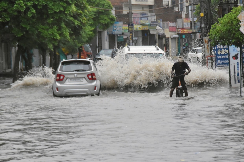 ਸਾਉਣ ਦੇ ਛਰਾਟਿਆਂ ਨੇ ਦਿਵਾਈ ਗਰਮੀ ਤੋਂ ਮਾਮੂਲੀ ਰਾਹਤ