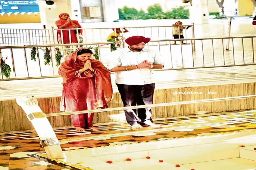 ਨਤੀਜੇ ਤੋਂ ਪਹਿਲਾਂ ਉਮੀਦਵਾਰ ਧਾਰਮਿਕ ਸਥਾਨਾਂ &rsquo;ਤੇ ਪਹੁੰਚੇ