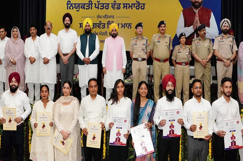 ਮੁੱਖ ਮੰਤਰੀ ਨੇ 443 ਨੌਜਵਾਨਾਂ ਨੂੰ ਨਿਯੁਕਤੀ ਪੱਤਰ ਵੰਡੇ