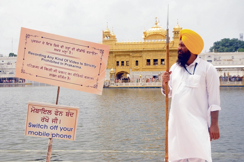 ਹਰਿਮੰਦਰ ਸਾਹਿਬ &rsquo;ਚ ਵੀਡੀਓ ਬਣਾਉਣ ਤੋਂ ਰੋਕਣ ਦਾ ਅਮਲ ਸਖ਼ਤੀ ਨਾਲ ਲਾਗੂ