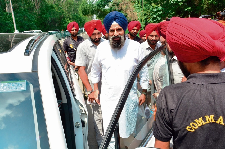 ਸਿਟ ਵੱਲੋਂ ਮਜੀਠੀਆ ਤੋਂ ਡੇਢ ਘੰਟਾ ਪੁੱਛ-ਪੜਤਾਲ