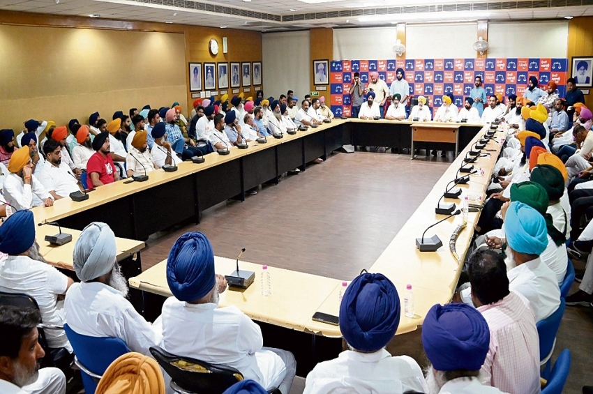 ਅਕਾਲੀ ਲੀਡਰਸ਼ਿਪ ਨੂੰ &lsquo;ਪਾਰਟੀ ਦਫ਼ਤਰ&rsquo; ਉੱਤੇ ਬਾਗ਼ੀ ਖੇਮੇ ਦੇ ਕਬਜ਼ੇ ਦਾ ਖਦਸ਼ਾ