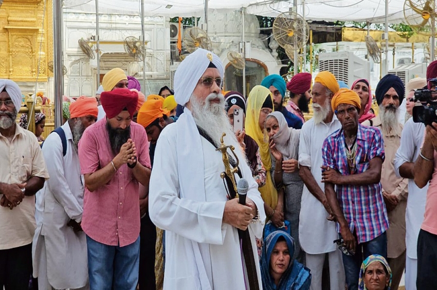 ਸਾਬਕਾ ਜਥੇਦਾਰ ਗਿਆਨੀ ਇਕਬਾਲ ਸਿੰਘ ਨੂੰ ਤਨਖ਼ਾਹ ਲਾਈ