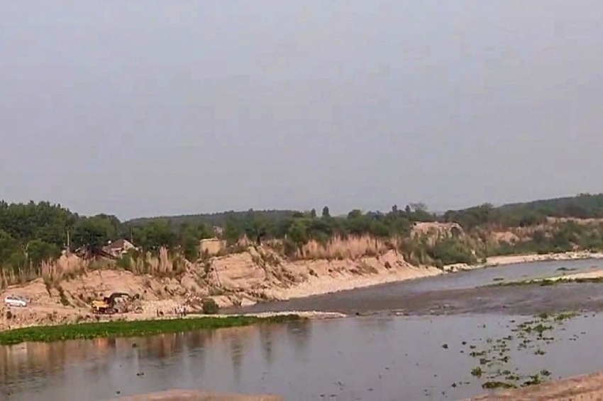 ਐਲਗਰਾਂ ਸੁਆਂ ਨਦੀ ਵਿੱਚ ਹੜ੍ਹ ਕਾਰਨ ਆਰਜ਼ੀ ਪੁਲ ਵੀ ਰੁੜ੍ਹਿਆ