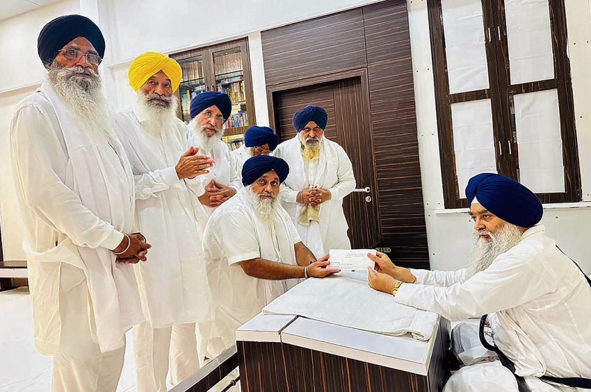 ਸੁਖਬੀਰ ਬਾਦਲ ਅਕਾਲ ਤਖ਼ਤ ਅੱਗੇ ਪੇਸ਼