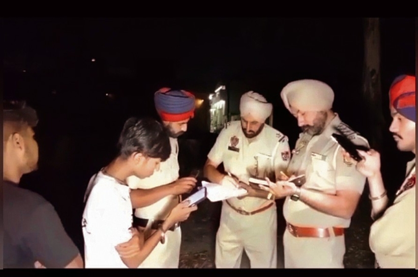 ਸ਼ਮਸ਼ਾਨਘਾਟ &rsquo;ਚ ਹੰਗਾਮਾ: ਪੁਲੀਸ ਨੇ ਪਰਿਵਾਰ ਨੂੰ ਸਸਕਾਰ ਕਰਨ ਤੋਂ ਰੋਕਿਆ