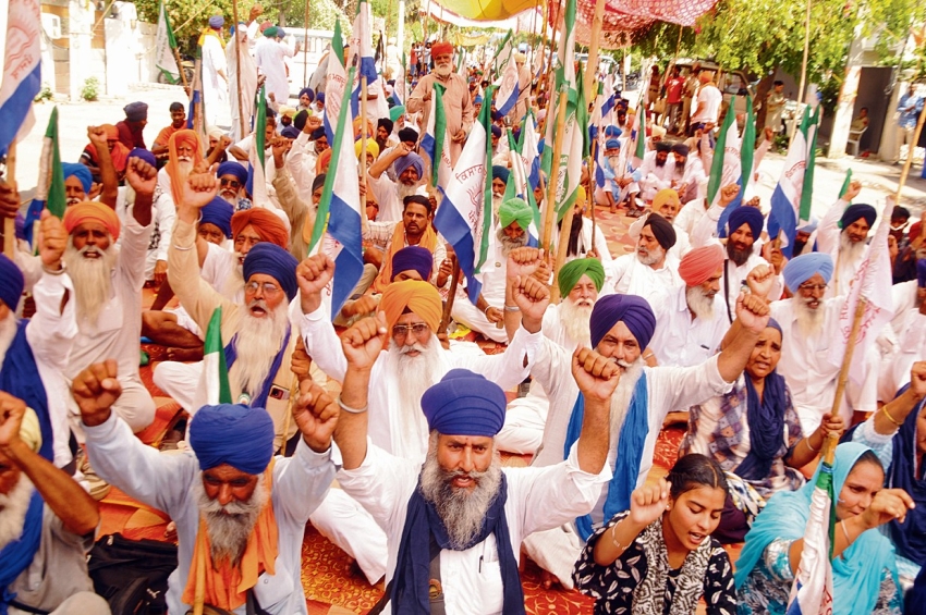 ਕਿਸਾਨਾਂ ਵੱਲੋਂ ਭਾਜਪਾ ਉਮੀਦਵਾਰਾਂ ਦੇ ਘਰਾਂ ਅੱਗੇ ਮੁਜ਼ਾਹਰੇ&nbsp;ਕਾਰਪੋਰੇਟ ਪੱਖੀ ਵਿਕਾਸ ਮਾਡਲ ਰੱਦ ਕਰ ਕੇ ਕਿਸਾਨਾਂ ਦੀਆਂ ਮੰਗਾਂ ਮੰਨਣ ਦੀ ਕੀਤੀ ਅਪੀਲ