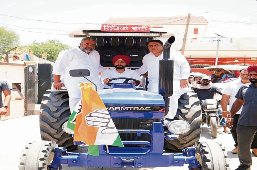 ਚੰਨੀ ਟਰੈਕਟਰ ਚਲਾ ਕੇ ਚੋਣ ਜਲਸੇ ਵਿੱਚ ਪੁੱਜੇ