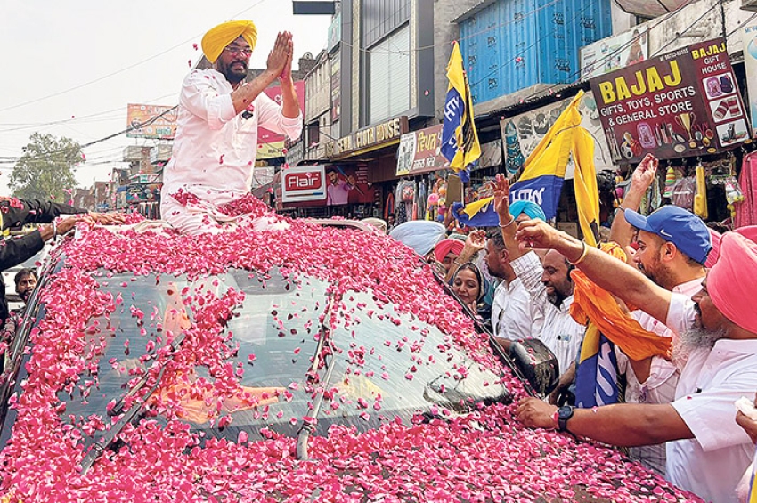 ਸਿਆਸੀ ਧਿਰਾਂ ਵੱਲੋਂ ਉਮੀਦਵਾਰਾਂ ਦੇ ਹੱਕ &rsquo;ਚ ਆਖ਼ਰੀ ਹੱਲਾ