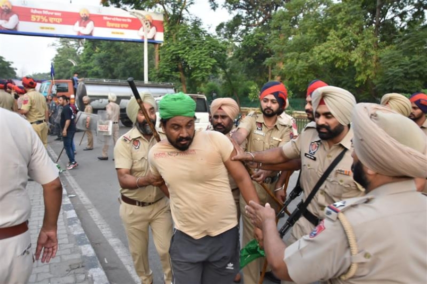ਪਟਿਆਲਾ &rsquo;ਚ ਕਿਸਾਨਾਂ ਦਾ ਚੱਲ ਰਿਹਾ ਧਰਨਾ ਪੁਲੀਸ ਨੇ ਚੁੱਕਿਆ