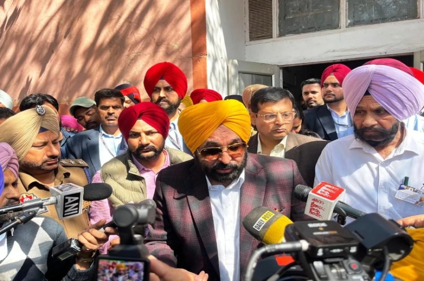 ਮੁੱਖ ਮੰਤਰੀ ਵੱਲੋਂ 15 ਹੜਤਾਲੀ ਮਾਲ ਅਫ਼ਸਰ ਮੁਅੱਤਲ