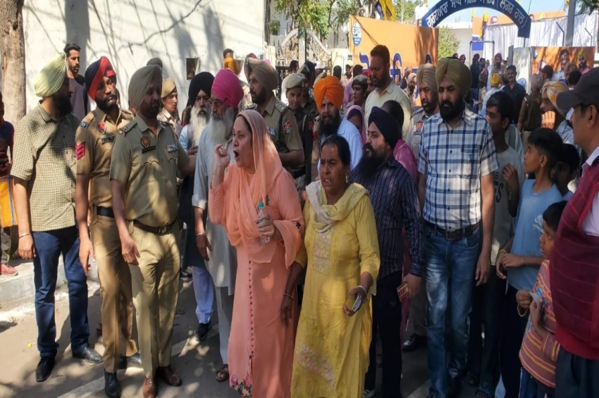 ਦੰਗਾ ਪੀੜਤਾਂ ਨੂੰ ਕੇਜਰੀਵਾਲ ਤੇ ਮਾਨ ਨਾਲ ਮਿਲਣ ਤੋਂ ਰੋਕਿਆ