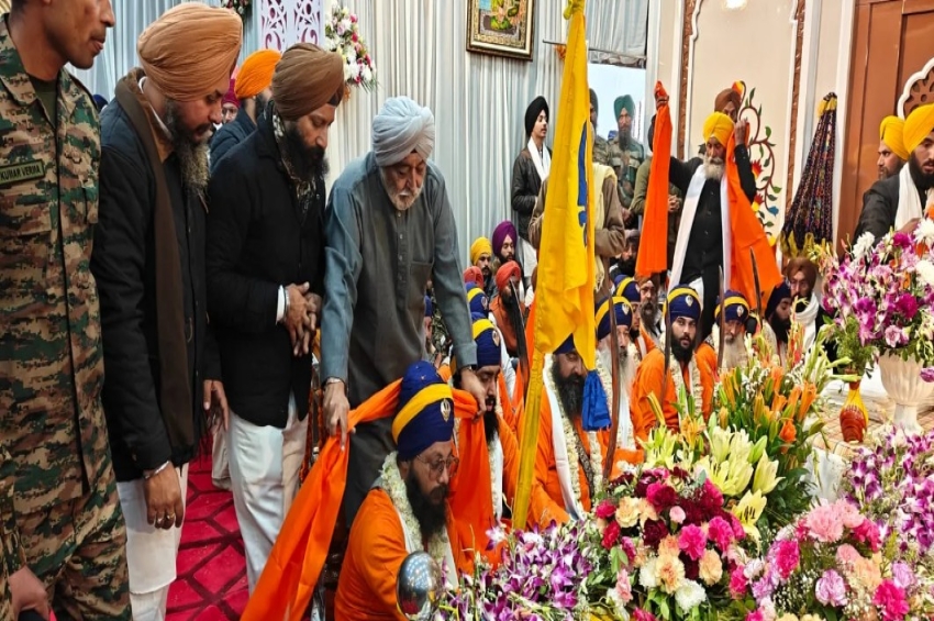 ਗੁਰਦੁਆਰਾ ਹੇਮਕੁੰਟ ਸਾਹਿਬ ਦੇ ਕਿਵਾੜ ਸੰਗਤ ਲਈ ਖੁੱਲ੍ਹੇ