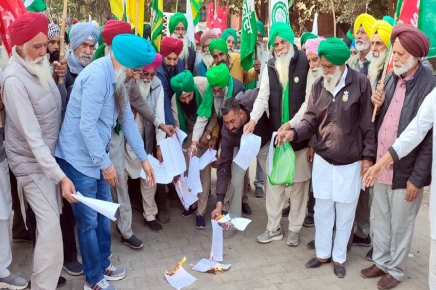 ਐੱਸ ਕੇ ਐੱਮ ਨੇ ਸੂਬੇ &rsquo;ਚ ਬਿਜਲੀ ਸੋਧ ਬਿੱਲ ਦੀਆਂ ਕਾਪੀਆਂ ਸਾੜੀਆਂ