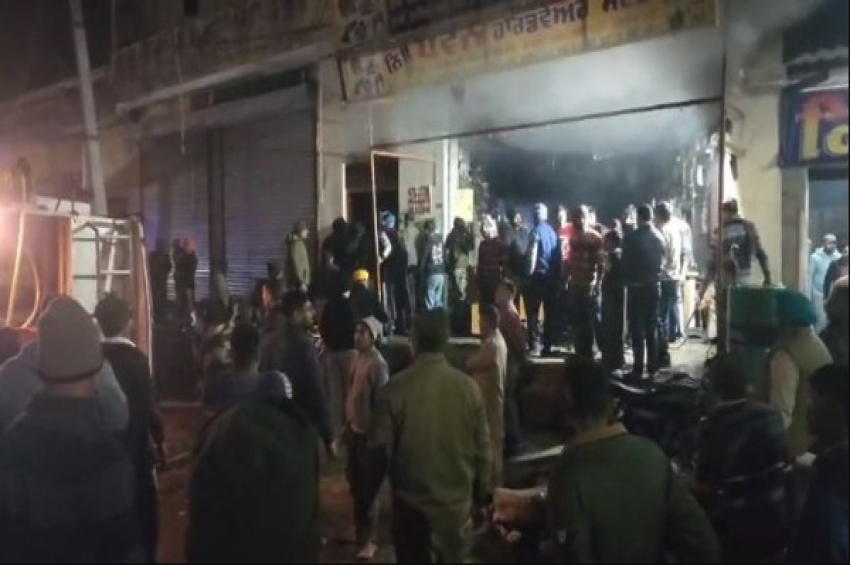 ਭਿੱਖੀਵਿੰਡ ਖੇਮਕਰਨ ਰੋਡ &rsquo;ਤੇ ਹਾਰਡਵੇਅਰ ਸਟੋਰ ਨੂੰ ਅੱਗ ਲੱਗੀ, ਲੱਖਾਂ ਦਾ ਨੁਕਸਾਨ