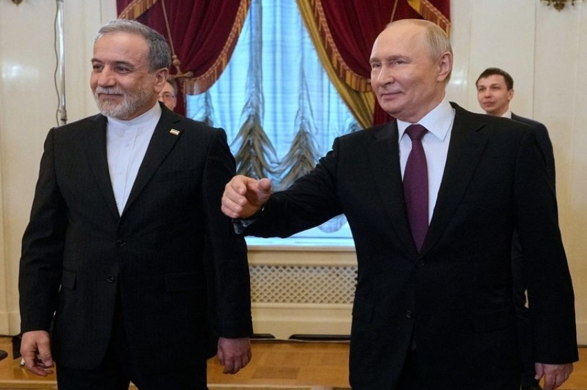 ਅਰਾਗਚੀ ਵੱਲੋਂ ਵਲਾਦੀਮੀਰ ਪੂਤਿਨ ਨਾਲ ਮੁਲਾਕਾਤ; ਇਰਾਨ ਵੱਲੋਂ ਤਿੰਨ ਪੜਾਅ ਦੀ ਗੱਲਬਾਤ ਦੀ ਤਜਵੀਜ਼