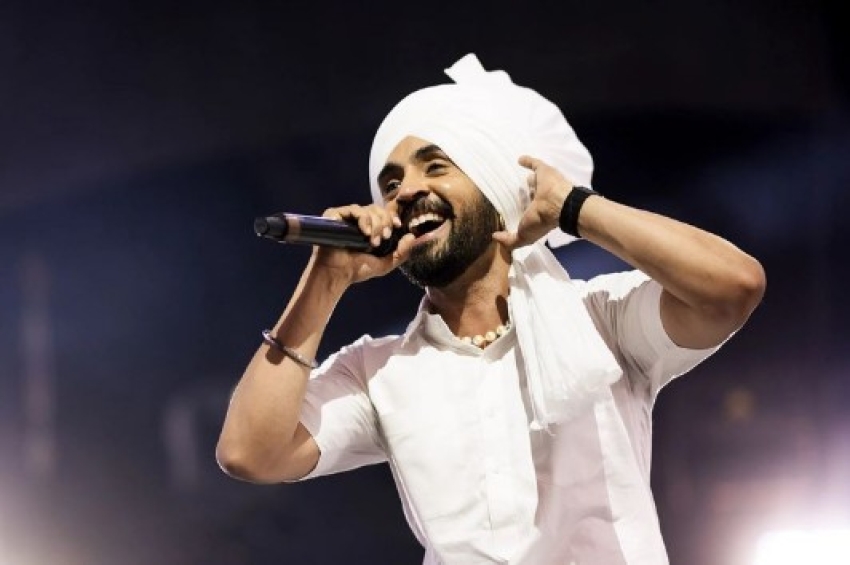 ਕਦੇ ਵੀ ਨਹੀਂ... Diljit Dosanjh ਨੇ ਕੁਝ ਖ਼ਬਰ &rsquo;ਤੇ ਜਵਾਬ ਦਿੰਦਿਆਂ ਰਾਜਨੀਤੀ ਵਿੱਚ ਆਉਣ ਤੋਂ ਕੀਤਾ ਇਨਕਾਰ ਤੁਹਾਡਾ ਬਹੁਤ ਬਹੁਤ ਧੰਨਵਾਦ, ਮੇਰਾ ਕੰਮ ਮਨੋਰੰਜਨ ਕਰਨਾ ਹੈ, ਮੈਂ ਆਪਣੇ ਖੇਤਰ ਵਿੱਚ ਬਹੁਤ ਖੁਸ਼ ਹਾਂ: Diljit Dosanjh